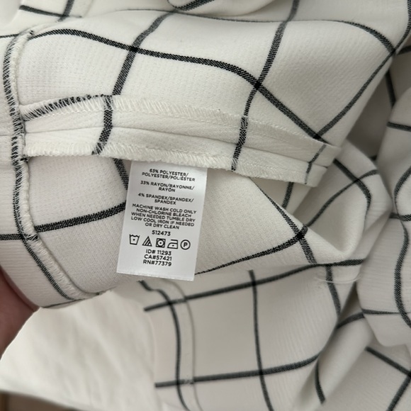 ✨ CLEAR OUT SALE ✨ Ann Taylor Windowpane Short Sleeve Blouse - Picture 5 of 5
